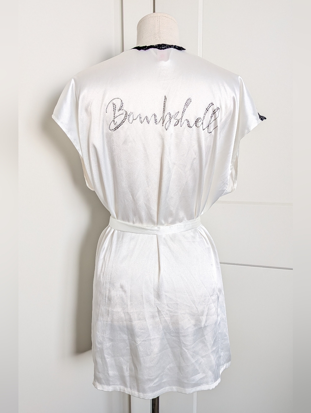 Victoria's Secret White Satin Black Lace Bombshell Kimono Robe Small